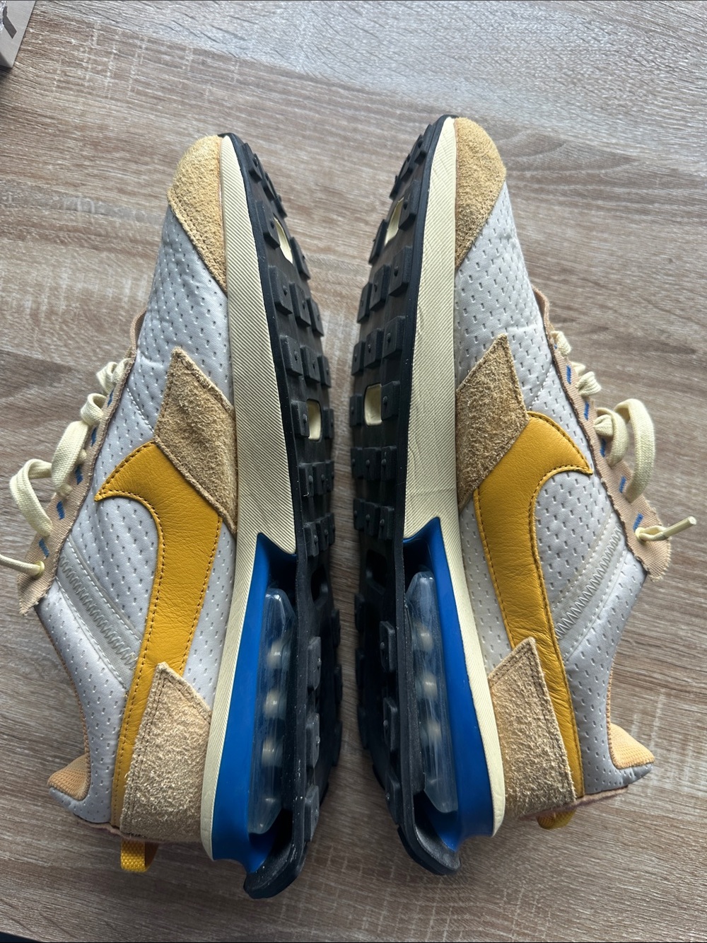Nike Men’s Sneakers in Beige and Mustard Yellow - Picture 4 of 5